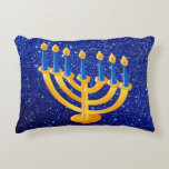 Almofada Decorativa Brilho azul Dourado do falso de Menorah<br><div class="desc">Travesseiro bonito & decorativo do acento para Hanukkah,  caracterizando o design azul Dourado do brilho do falso de Menorah</div>