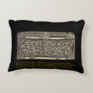 Almofada Decorativa Caixa de Escrevendo da Rainha Vitória
