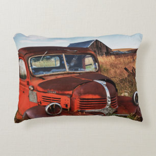 Almofada Decorativa Caminhão Dodge laranja enferrujado com fazenda aba