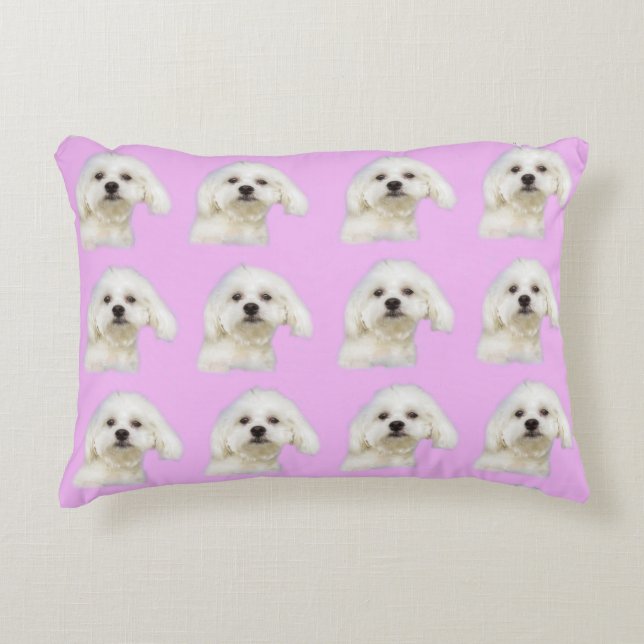 Almofada Decorativa Cãozinho maltês a rosa (Frente)