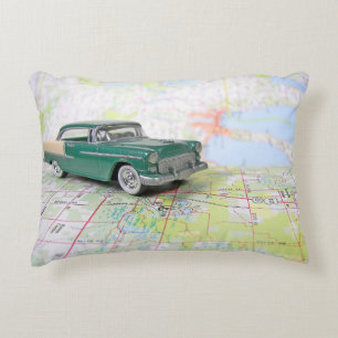 Almofada Decorativa carro antigo no mapa de estradas