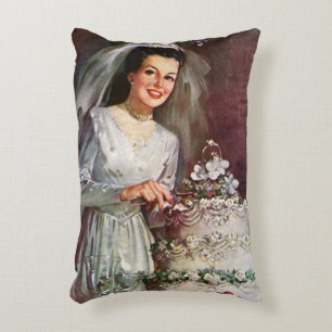 Almofada Decorativa Casamento Antigo, Noiva Cortando o Bolo de Casamen