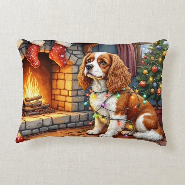 Almofada Decorativa Cavalier King Charles Spaniel Fireplace Christmas (Verso)