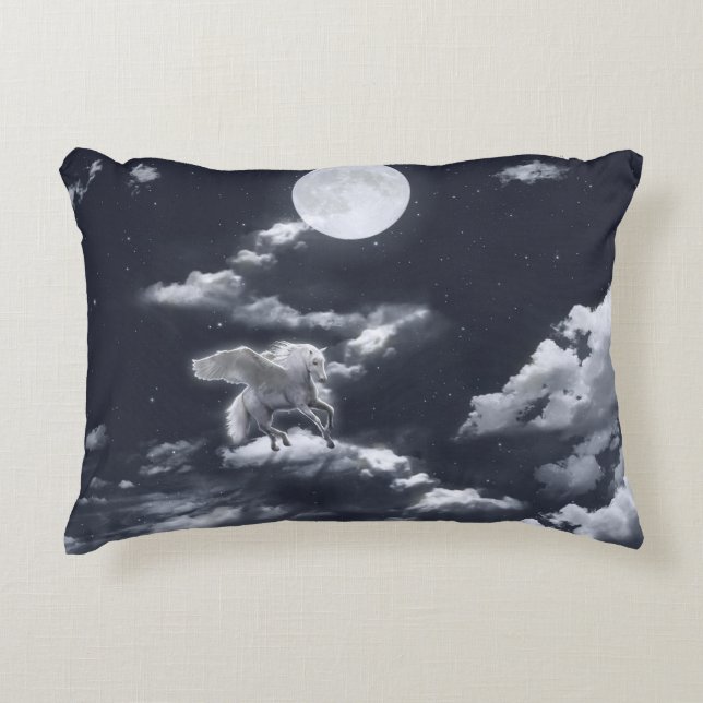 Almofada Decorativa Cavalo branco alado: céu iluminado pela lua. (Frente)