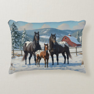 Almofada Decorativa Cavalos de Appaloosa Pretos numa Fazenda no invern