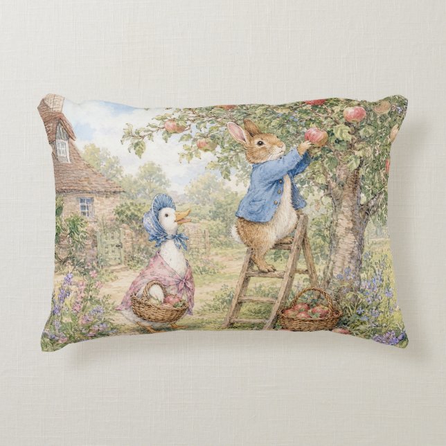 Almofada Decorativa Coelho Pato Clássico colhendo maçãs (Frente)