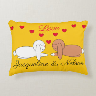 Almofada Decorativa Coelhos Felizes e Amorosos: Amarelo