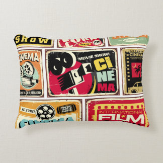 Almofada Decorativa Coleção de sinais de lata de cinema em Vintage. In