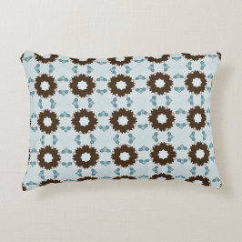 almofada decorativa com um padrão geométrico