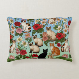 Almofada Decorativa Companheiros de Jardim – Gatos Florais em Flor