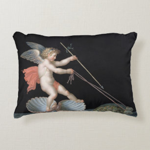 Almofada Decorativa Cupido que está sendo conduzido pelas tartarugas