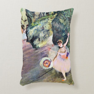 Almofada Decorativa Dançarina com um Buquê de Flores por Edgar Degas