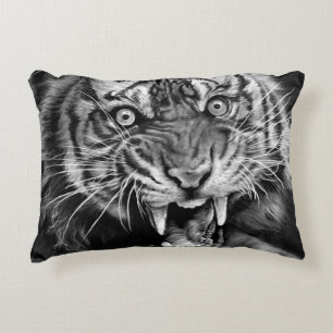 Almofada Decorativa Desenho de um tigre selvagem em preto e branco, wh