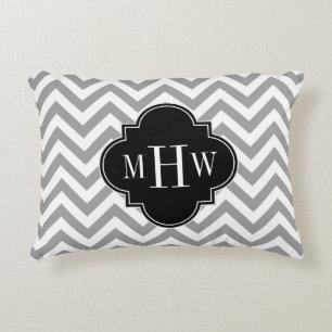 Almofada Decorativa Dk Cinza Grande Chevron Preto Quatrefoil 3 Monogra
