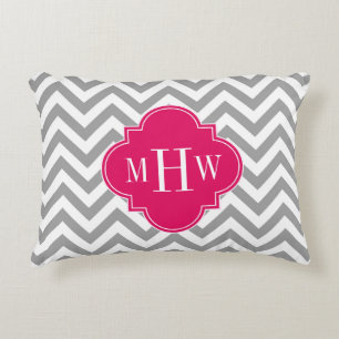 Almofada Decorativa Dk Gray Lg Chevron Framboesa Quatrefoil 3 Monogram