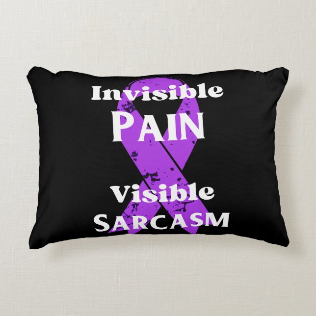 Almofada Decorativa Dor Invisível Sarcástica (Frente)