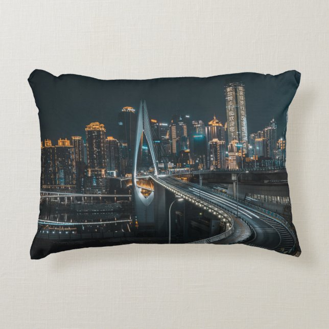 ALMOFADA DECORATIVA EDIFÍCIOS CIDADÃOS DURANTE A NOITE (Frente)