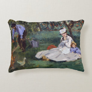 Almofada Decorativa Edouard Manet - A família Monet em seu jardim