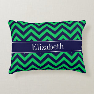 Almofada Decorativa Esmeralda Navy LG Chevron Azul Naval Nome Monogram