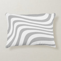 Este travesseiro é outra cor em outro lado branco