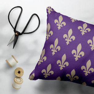 Almofada Decorativa Fleur de Lis Pattern, Royal French Cream on Purple