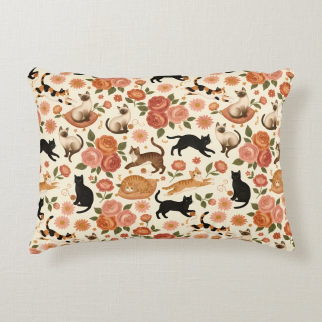 Almofada Decorativa Floral Felines: Cozy Cats & Blooms Pattern (Frente)