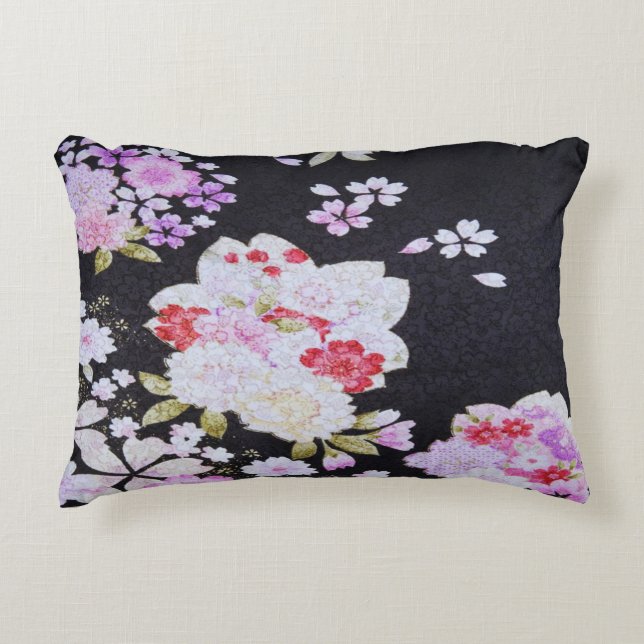 Almofada Decorativa Flores Japonesas Tradicionais Brancas Negras (Frente)