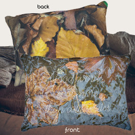 Almofada Decorativa Folhas do outono no fluxo florestal