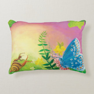 Almofada Decorativa Formiga, caracol e borboleta azul de Chapman