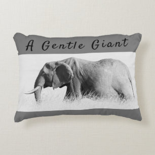 Almofada Decorativa Foto de alta chave Gentle Giant Elephant com texto