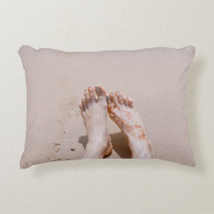 Almofada Decorativa Fotografia seletiva dos pés com tatuagem em