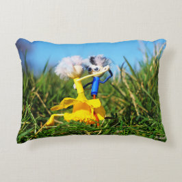 Almofada Decorativa Fubby poppetjes die dansen met Narcissenjurk.