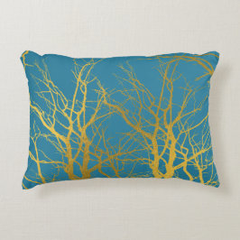 Almofada Decorativa Fundo Azul Padrão de Ramificações de Árvore Dourad