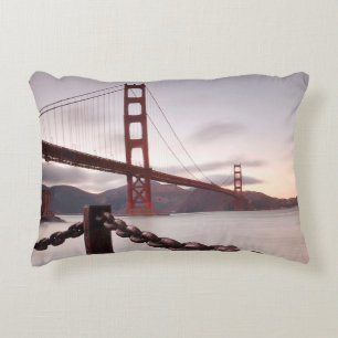 Almofada Decorativa Golden gate bridge contra montanhas