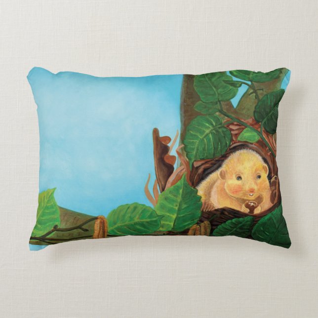 Almofada Decorativa Hazel dormouse comendo avelã (Frente)