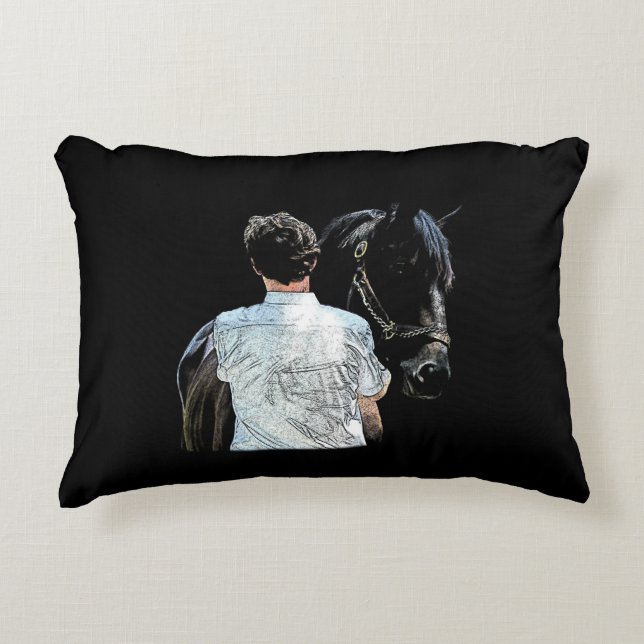 Almofada Decorativa Homem Segurando Travesseiro decorativo Escuro de C (Frente)