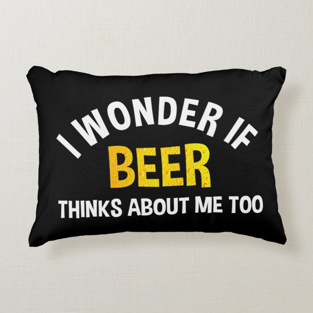 Almofada Decorativa I Wonder If Beer Thinks About Me Too (Frente)