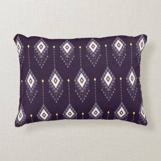 Almofada Decorativa Ikat Chandelier Pattern: Vintage Textile Design