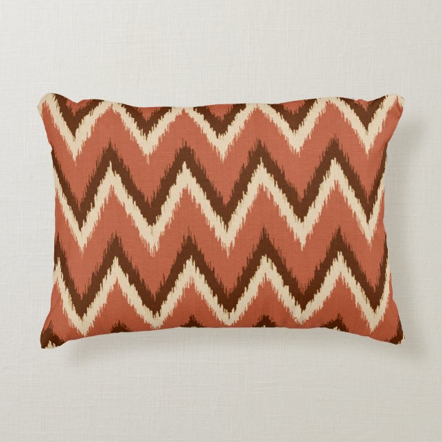 Almofada Decorativa Ikat Chevron Stripes - Ferrugem, castanha e bege (Frente)