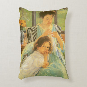 Almofada Decorativa Jovem Mãe Costurando de Mary Cassatt, Arte Antigo