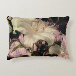 Almofada Decorativa Lírios Brancos em Arte Floral de Fundo Escuro