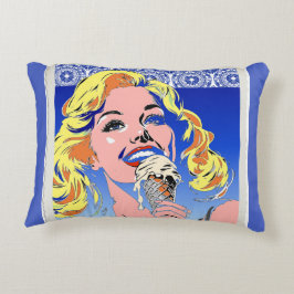 Almofada Decorativa Loira Comendo Sorvete Estilo Pop Art Colorido dos 