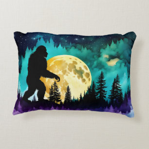 Almofada Decorativa Lua de Cheio Sasquatch na Montanha II