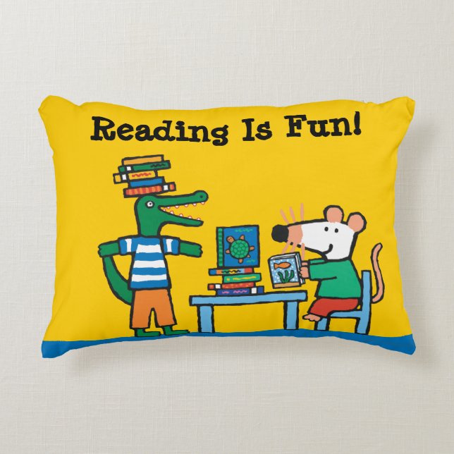 Almofada Decorativa Maisy e os amigos apreciam a biblioteca (Frente)