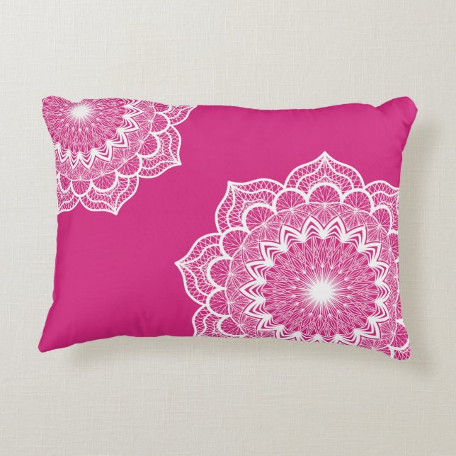 Almofada Decorativa Mandala Branco em Fundo Rosa (Verso)