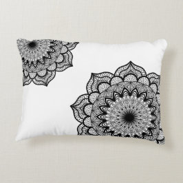 Almofada Decorativa Mandala Preto em Fundo Branco