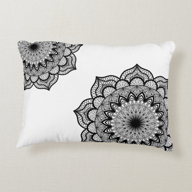 Almofada Decorativa Mandala Preto em Fundo Branco (Verso)