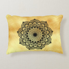Almofada Decorativa Mandala Preto em Fundo Dourado Suave