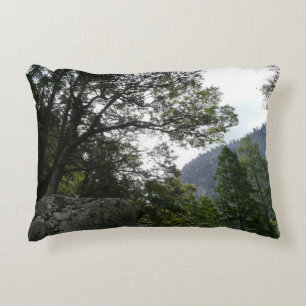 Almofada Decorativa Manhã na trilha para as quedas vernais em Yosemit