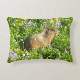 Almofada Decorativa Marmot no Monte Rainier Wildflower